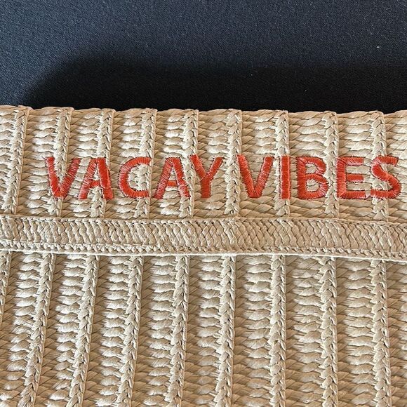 Vacation Vibes Straw Clutch - Picture 2 of 5